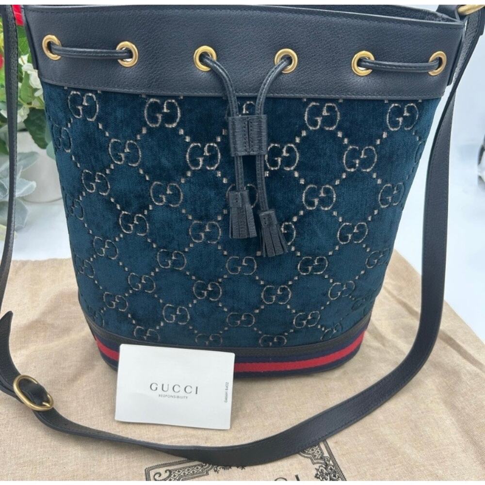Women's Gucci OPHIDIA blue velvet bucket bag with leather trim, and web stripe - Picture 1 of 16